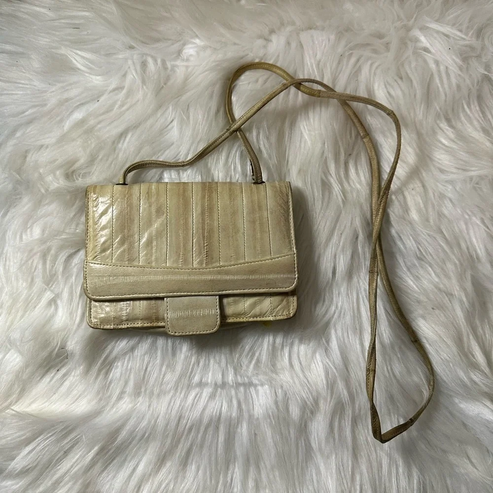 💜3/$15 Elegant Cream Leather Crossbody Bag